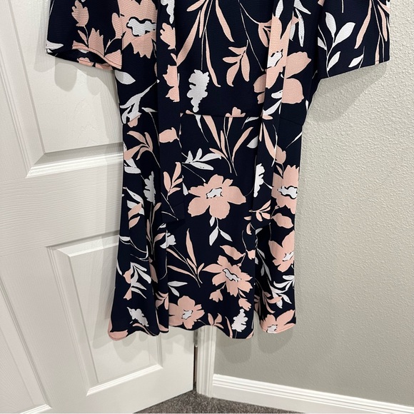 Maggie London Size 4 ✨Blue and Pink ✨Tie Neck ✨Fit and Flare Dress - Picture 8 of 10